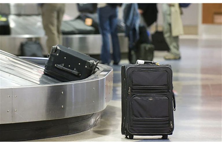 Exciting incident: Chinese player smuggles his girlfriend in a bag!
