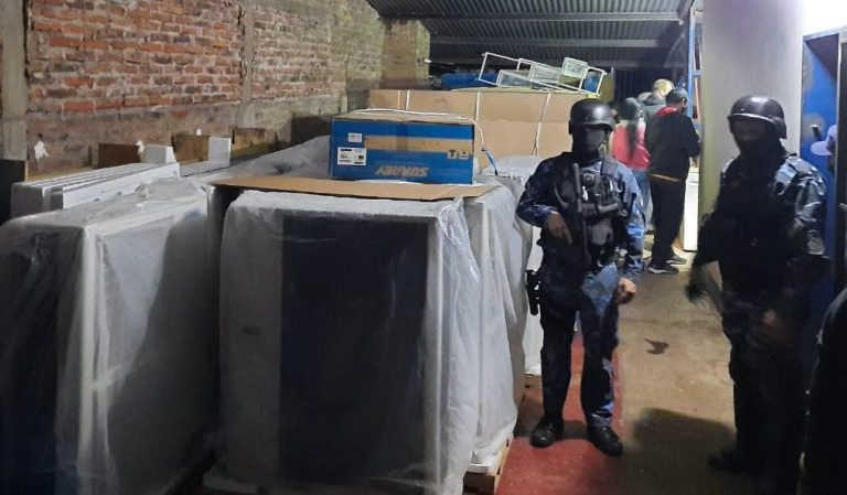 He tried to steal the air conditioner from the local police station in Seville by mistake