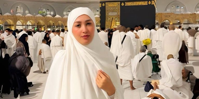 Hind Ziyadi begins the new year by performing Umrah rituals