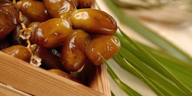 A few days before Ramadan. Price dates on the Fez market (video)