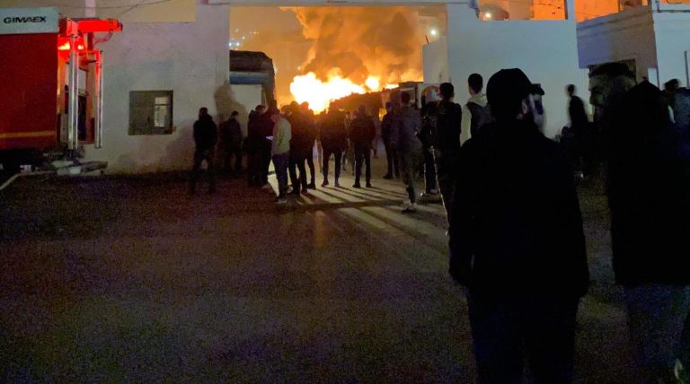 A terrible fire that comes on the wholesale market of vegetables and fruits in Tetouan (video)