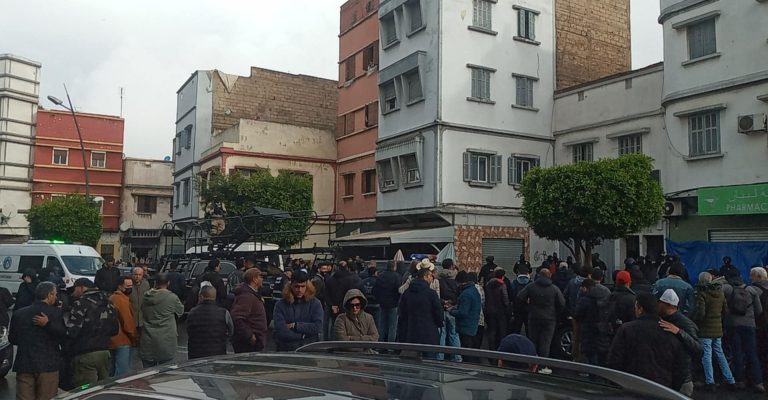 Al -Bayda .. The elements of "clothes" are houses plunged in the Asbatah district