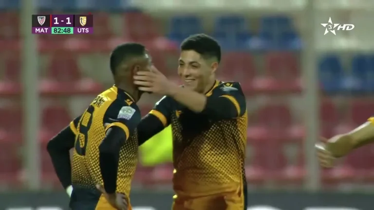 Etihad Player scores an extraordinary goal of a corner kick (video)