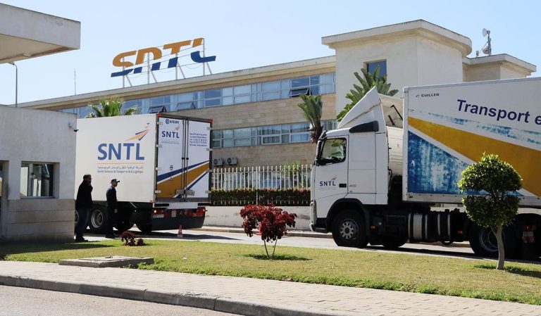 The employees of the National Company for Transport and Logistics protest against the excesses of management