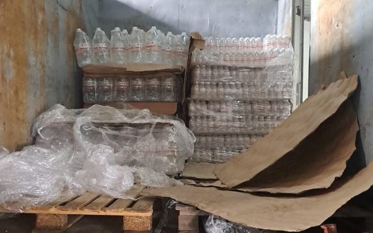 The new .. The Gendarmerie seizes a store to distribute table eau with an unknown brand production