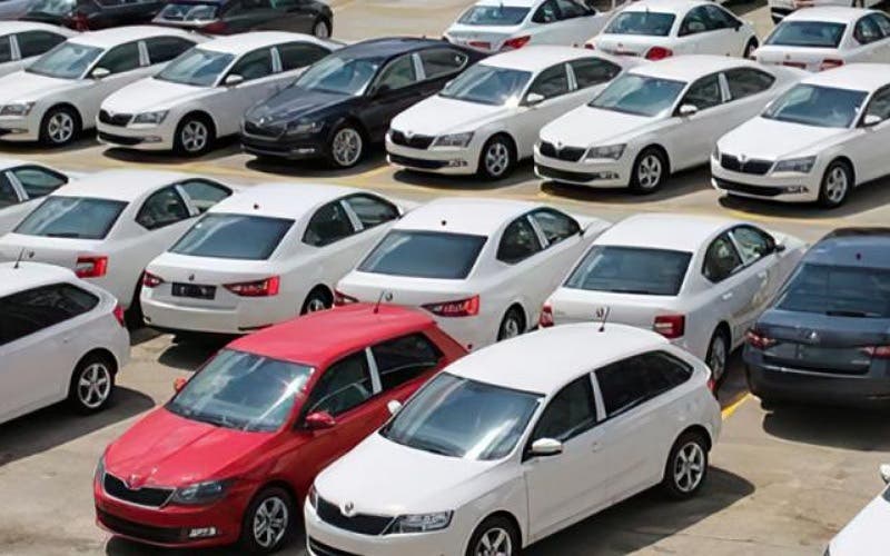 The prices of used cars are shaved on the east side ... and the market brokers put citizens in difficulty