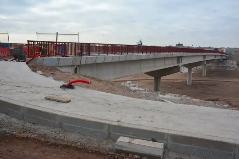 The works of construction of a vital bridge in Azkan are reaching their last stages