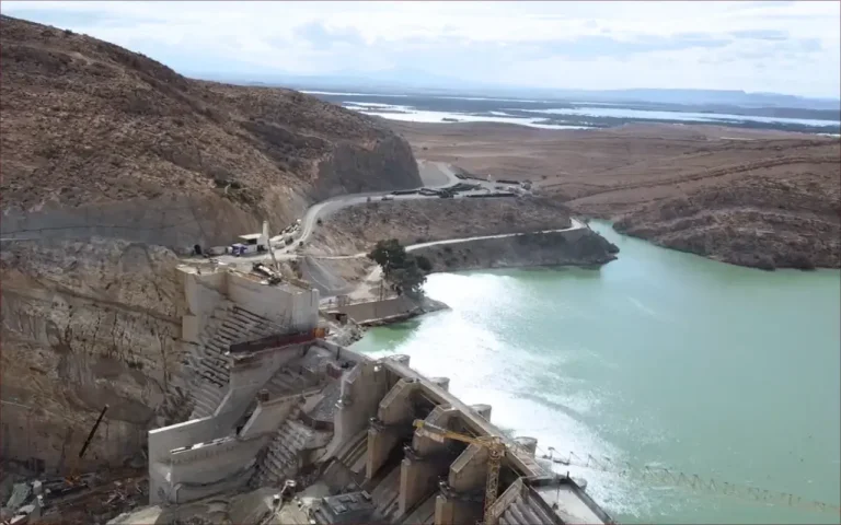 The works of the Mohammed V dam to the east, reaching advanced steps