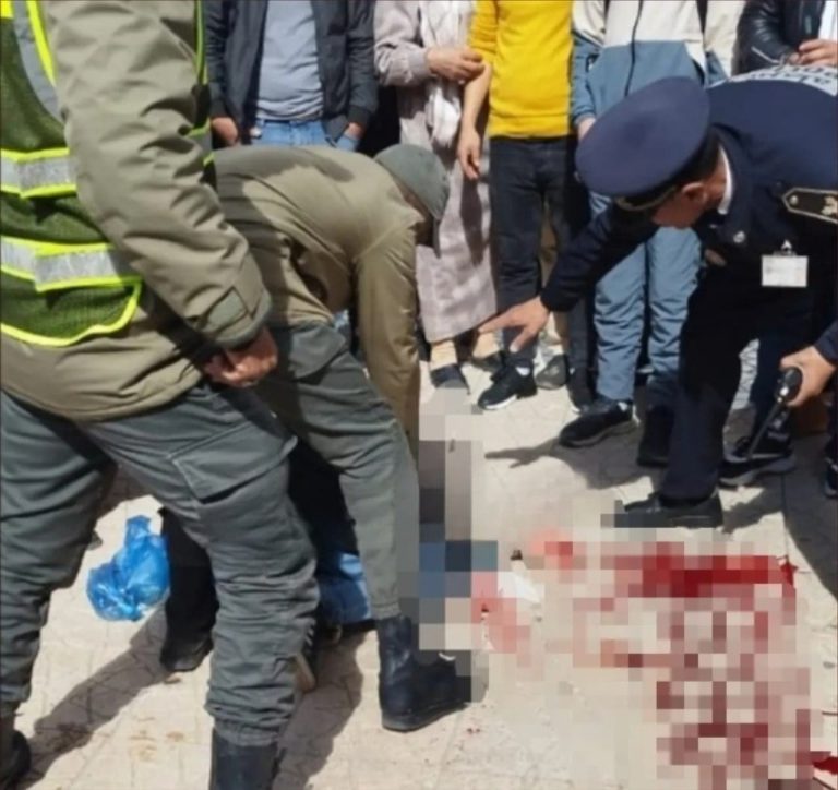Jarsive .. strong winds causing an advertising plate fall on a young man (photos)