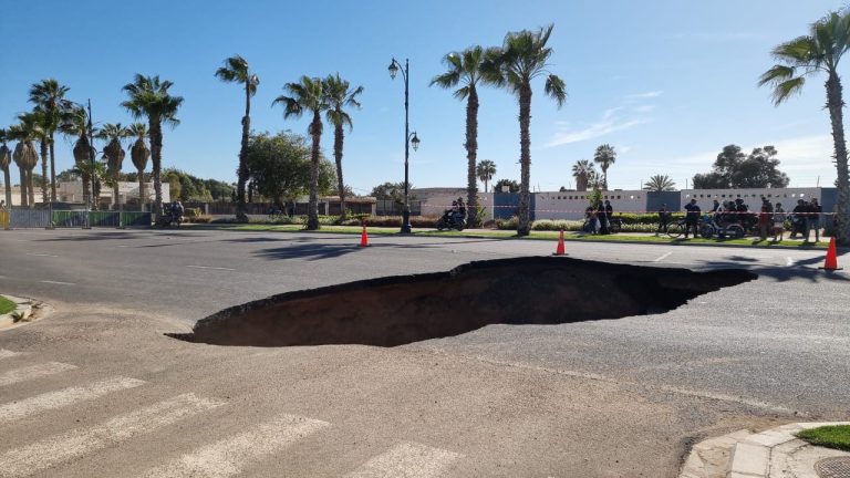 Urgent: a giant hole that appears in the most beautiful street in Agadir (photos)