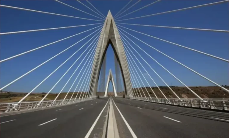 A Chinese company that accomplishes a fast bridge that will connect Rabat to Casablanca