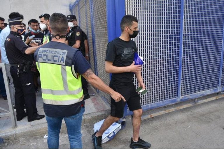 A Spanish court will abandon the "immediate deportation" of migrant swimmers in Ceuta and Melilla