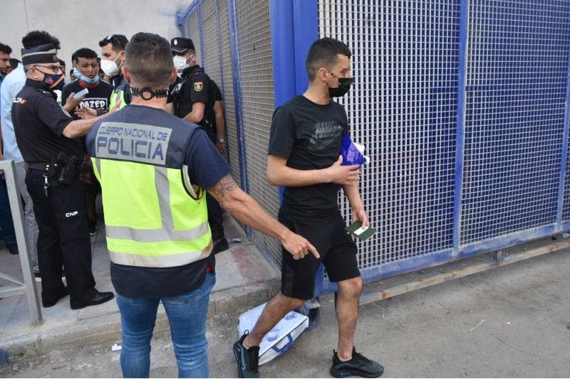 A Spanish court will abandon the "immediate deportation" of migrant swimmers in Ceuta and Melilla