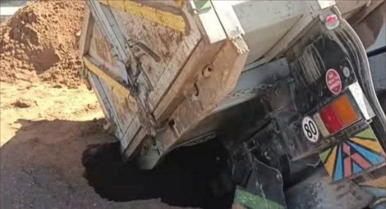 A hole swallows a "truck" in Marrakech