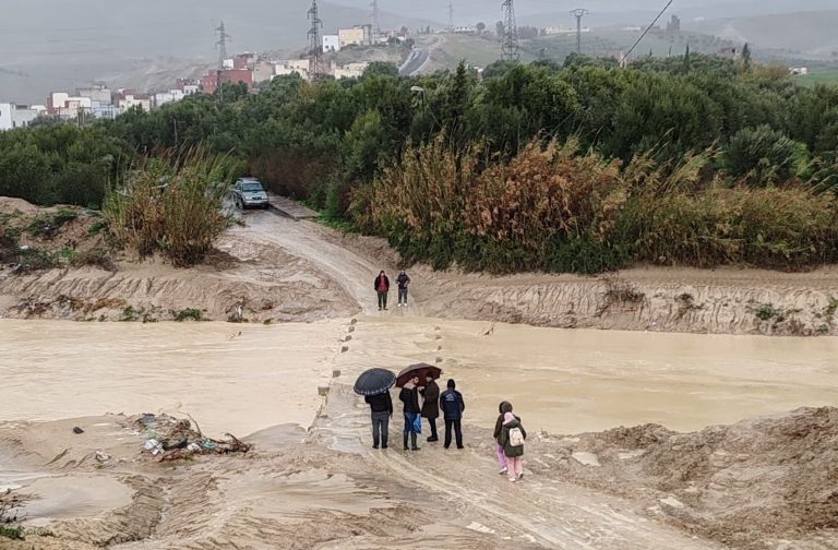 A threatening danger threatens the circle roundabouts in Taza due to the delay in the construction of a safe bridge