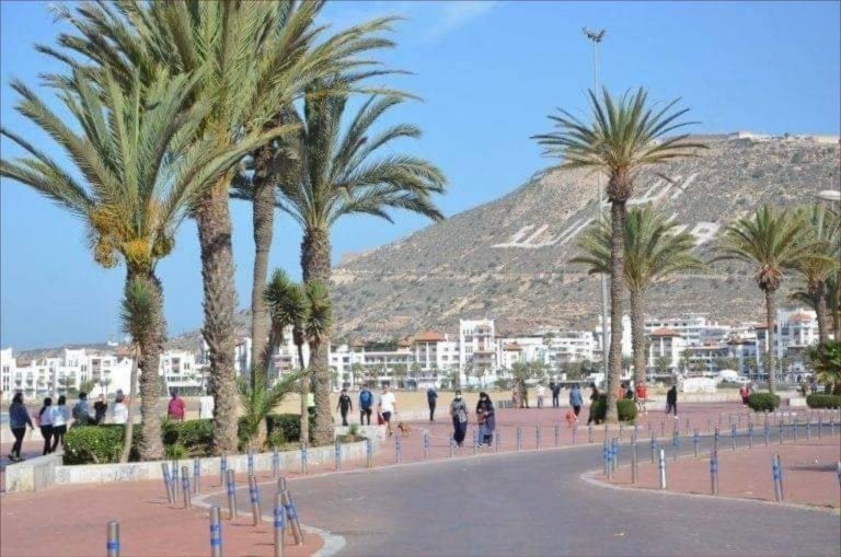 Agadir .. a lady who is the dough inside the public toilets in the cornice in a scene that increases anxiety (photo)