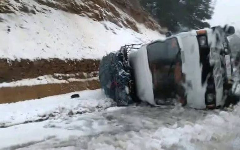 Al Hoceima .. The snow caused an accident of light car slide