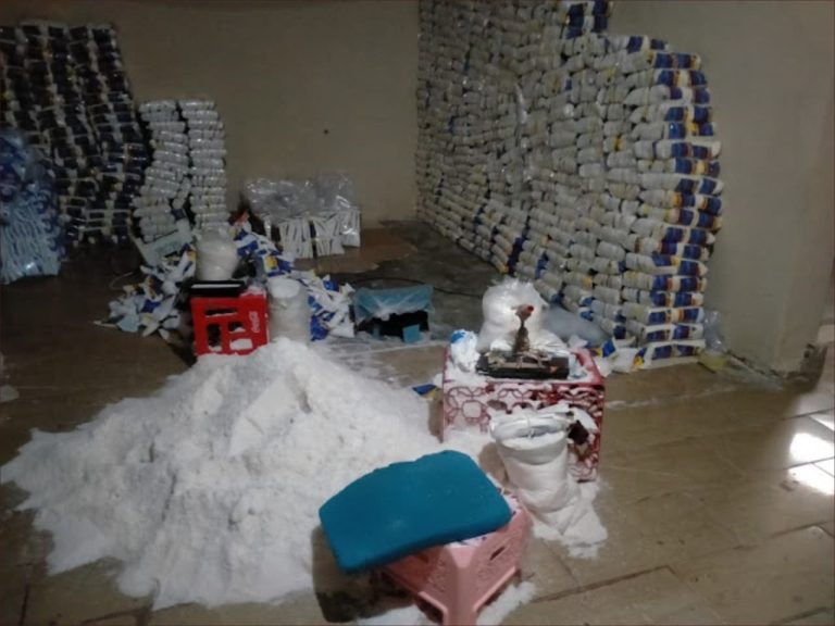 Al -hawz .. a raid on a secret factory for salt production in Orka