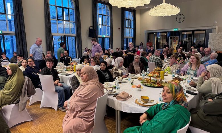 An exceptional breakfast from Ramadan brings Moroccans and Dutch in the city of video (video)