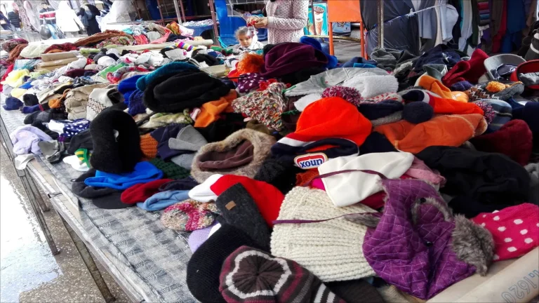 Ceuta and Melilla smuggling networks drown Morocco with new clothes under the guise of "mind"