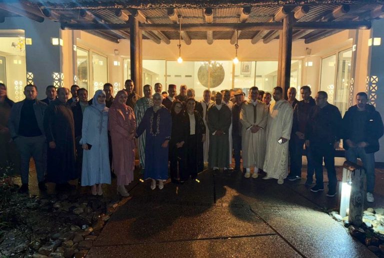 During a Ramadan evening with conviviality. Judges Nador and Dariush meet at the breakfast table