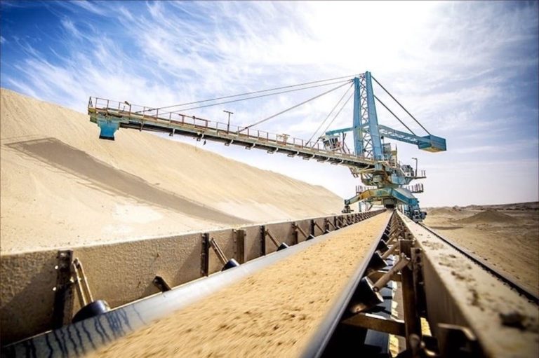 High sales of phosphate and cars produced in Morocco relaunch export income