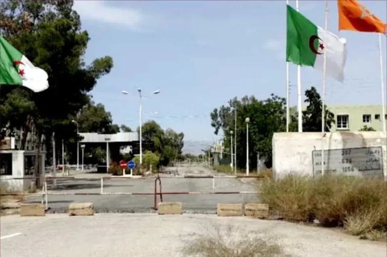 Oujda .. Morocco offers Algeria a drug dealer through the border crossing