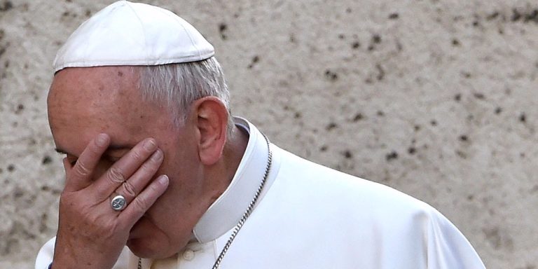 Le Pape François regagne le Vatican après plusieurs semaines d'hospitalisation