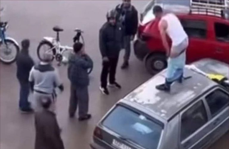 Reckless behaviors for a retroversed fez taxi driver on "trust license" standards