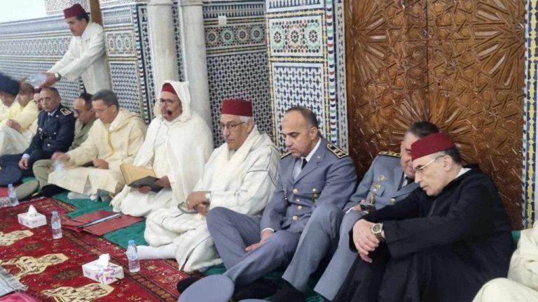 Reluctant at the blessed night of fate in the great mosque of Meknes, led by the worker