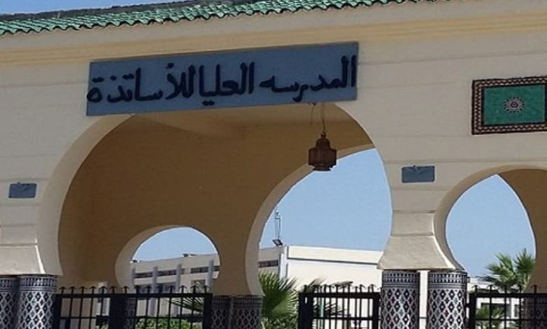 Students from the School of Professors' Higher School Protect due to the delay in paying their compensation