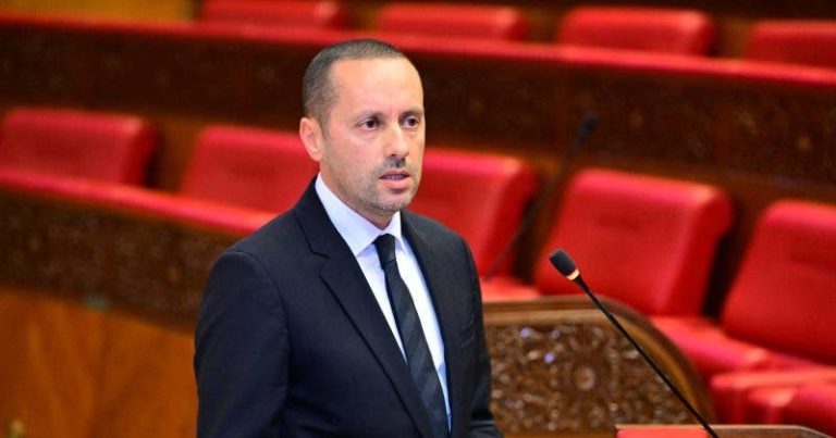 The Minister of Health cancels custody and cleaning transactions in public hospitals