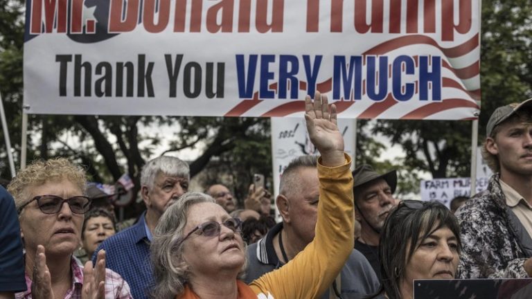 The ascent of the crisis between South Africa and Donald Trump ": Trump grants refugee status to white South Africans