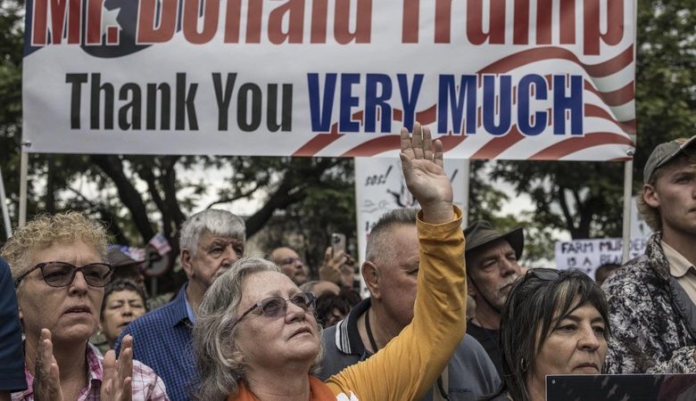 The ascent of the crisis between South Africa and Donald Trump ": Trump grants refugee status to white South Africans