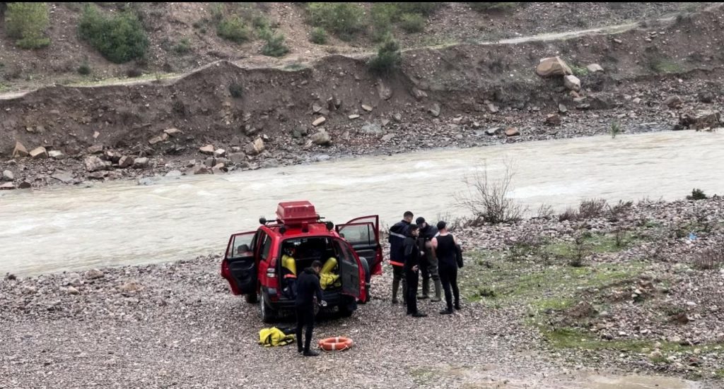 Wadi Martil sweeps a person and the rescue teams continue research