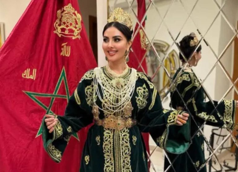 With an 85 -year -old Moroccan caftan. Maryam Hussein celebrates the first fast for her daughter Amira
