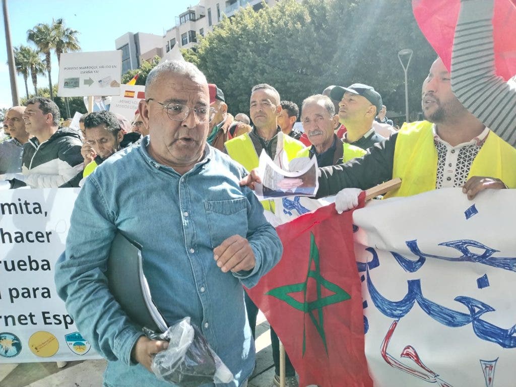Almeria .. The Moroccan community protests to change the Moroccan driving license