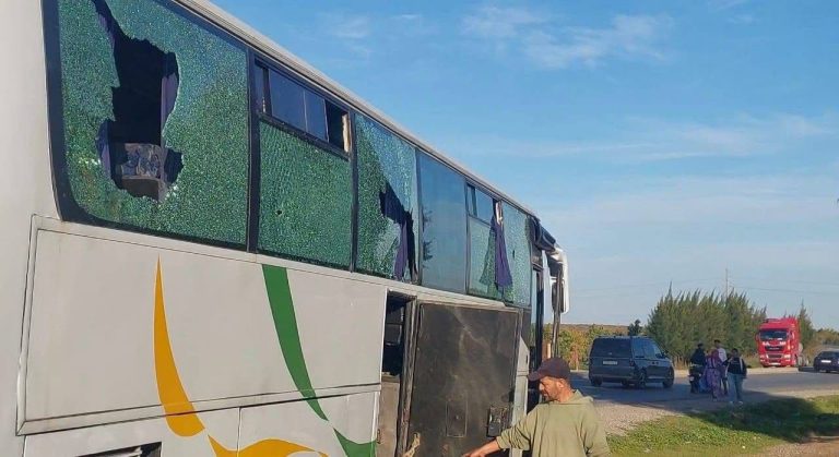 A dangerous attack on a bus to transport travelers between Quneitra and Sidi Yahya al -Gharb
