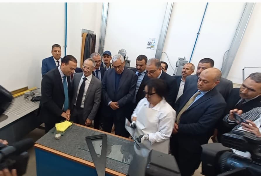 Al -Saadi and Mekns workers inspect the glass pole workshops after its official "video" opening