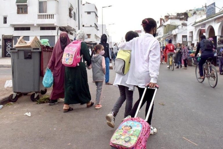 Chaos in an educational institution in Arabism. A student brutally assaulting his colleague and causes serious bleeding