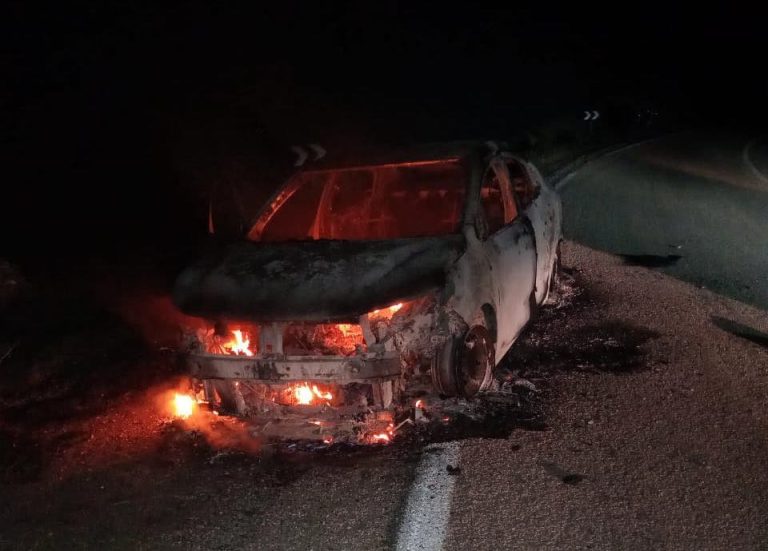 Chefchaouen .. a terrible fire devouring a car near the front and miraculously escaping passengers