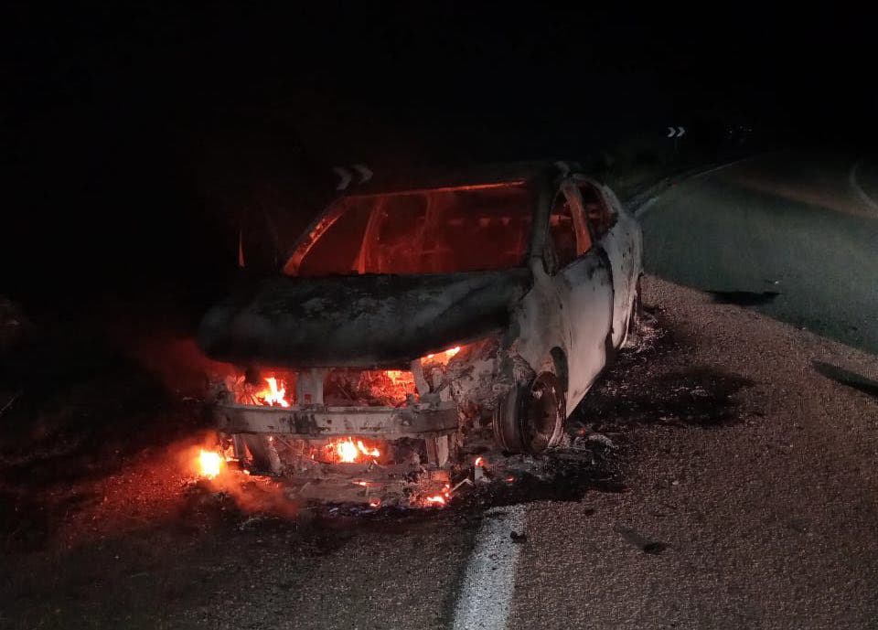 Chefchaouen .. a terrible fire devouring a car near the front and miraculously escaping passengers