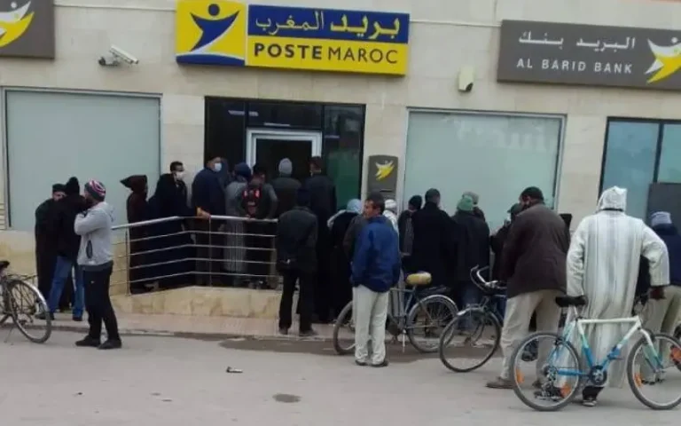 Citizens complain about the weak services of the "mail bank" and the customers of agents