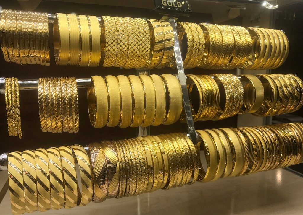 Due to the high price of gold, customers withdraw from the purchase and complaint of merchants