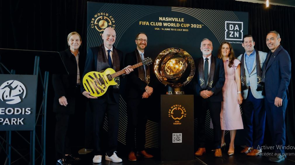 Infantino and his guitar in Nashville, the capital of music, during the visit of the FIFA club World Cup ™