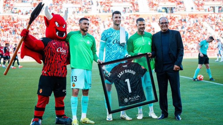 Mallorca, Spain, is devoted to his former goalkeeper Badou Zaki (video)