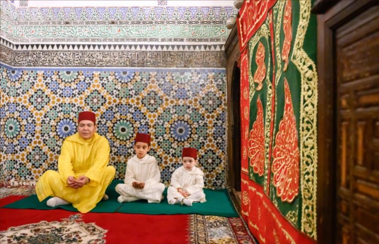 Moulay Rachid visits the mausoleum of Mawla Idris al -Azhar on the occasion of the circumcision of the princes, Moulay Ahmed and Abdel Salam