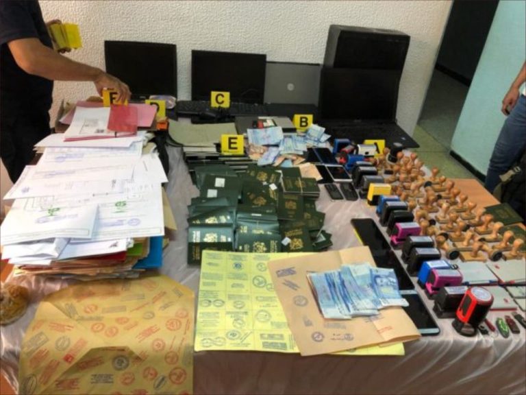 Oujda .. the arrest of 5 people in a network specializing in the falsification of “visa” documents