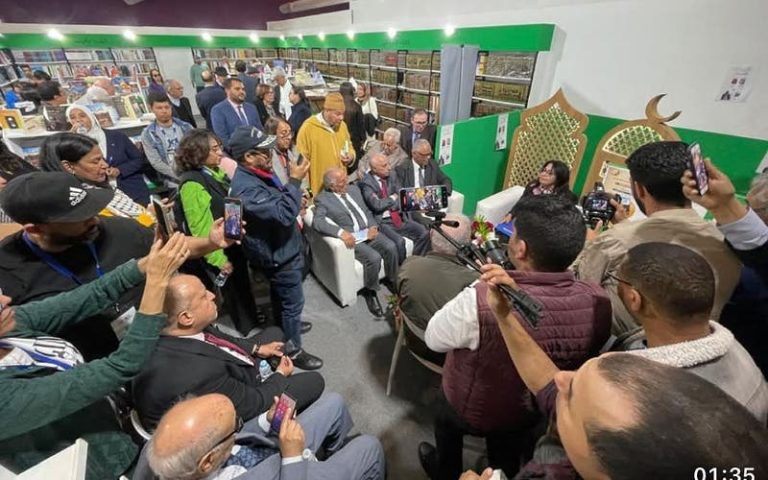 Rabat .. Nour El -Din Al -riahi signs her first novel, "The Rock" in the presence of personalities