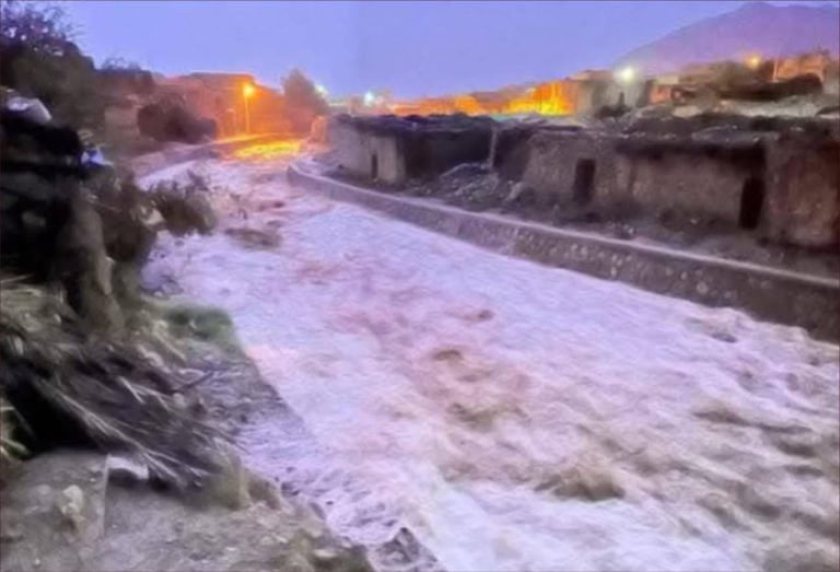 Tata .. Thunder and the heavy rains cause renewed torrents and the flow of valleys